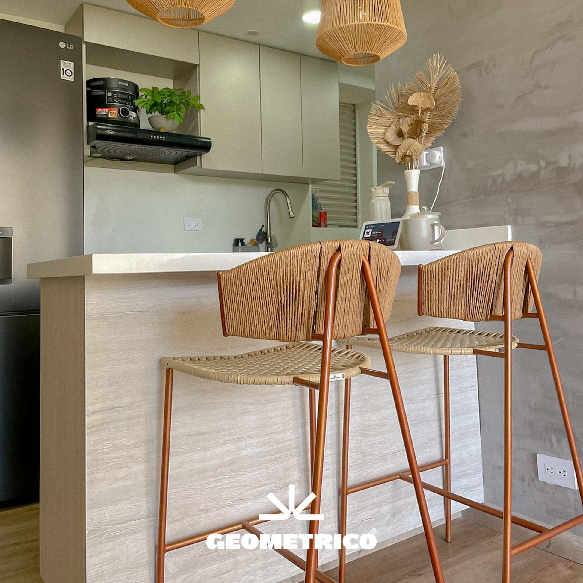 Butaco Sabina Artesanal de Geometrico — detalle del tejido en mimbre sintético.